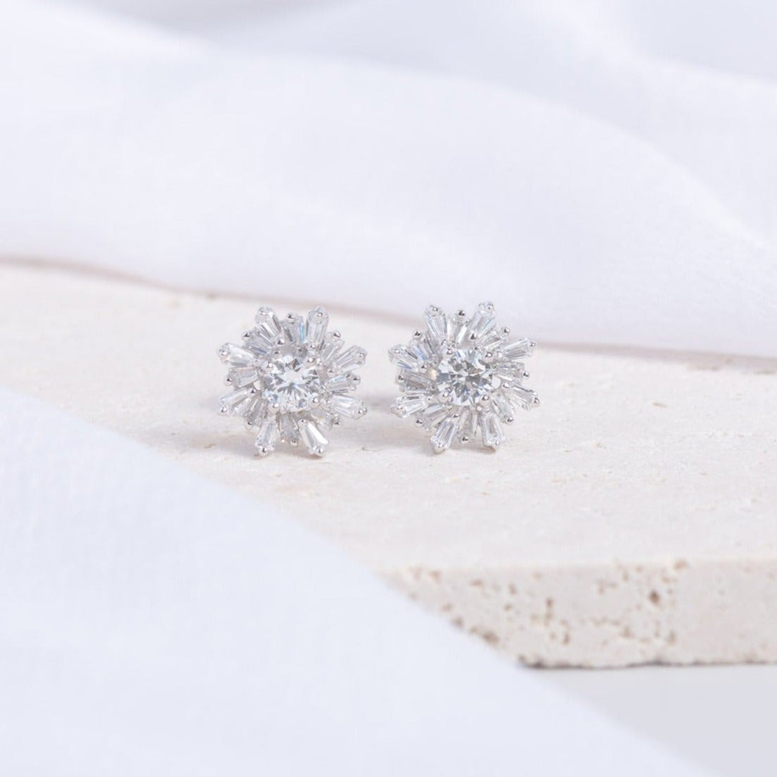 White Daisy Stud