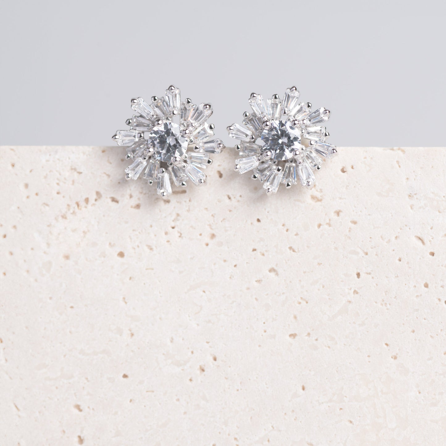 White Daisy Stud