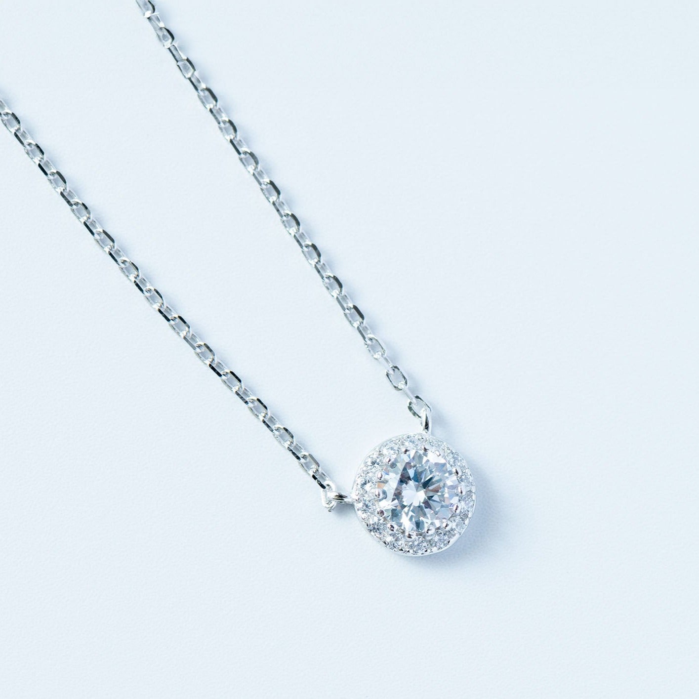 Ivaana Halo Solitaire Pendant