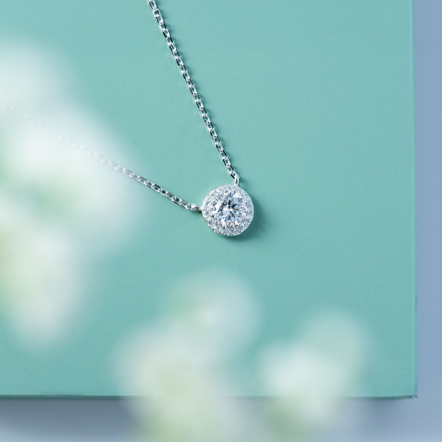Ivaana Halo Solitaire Pendant