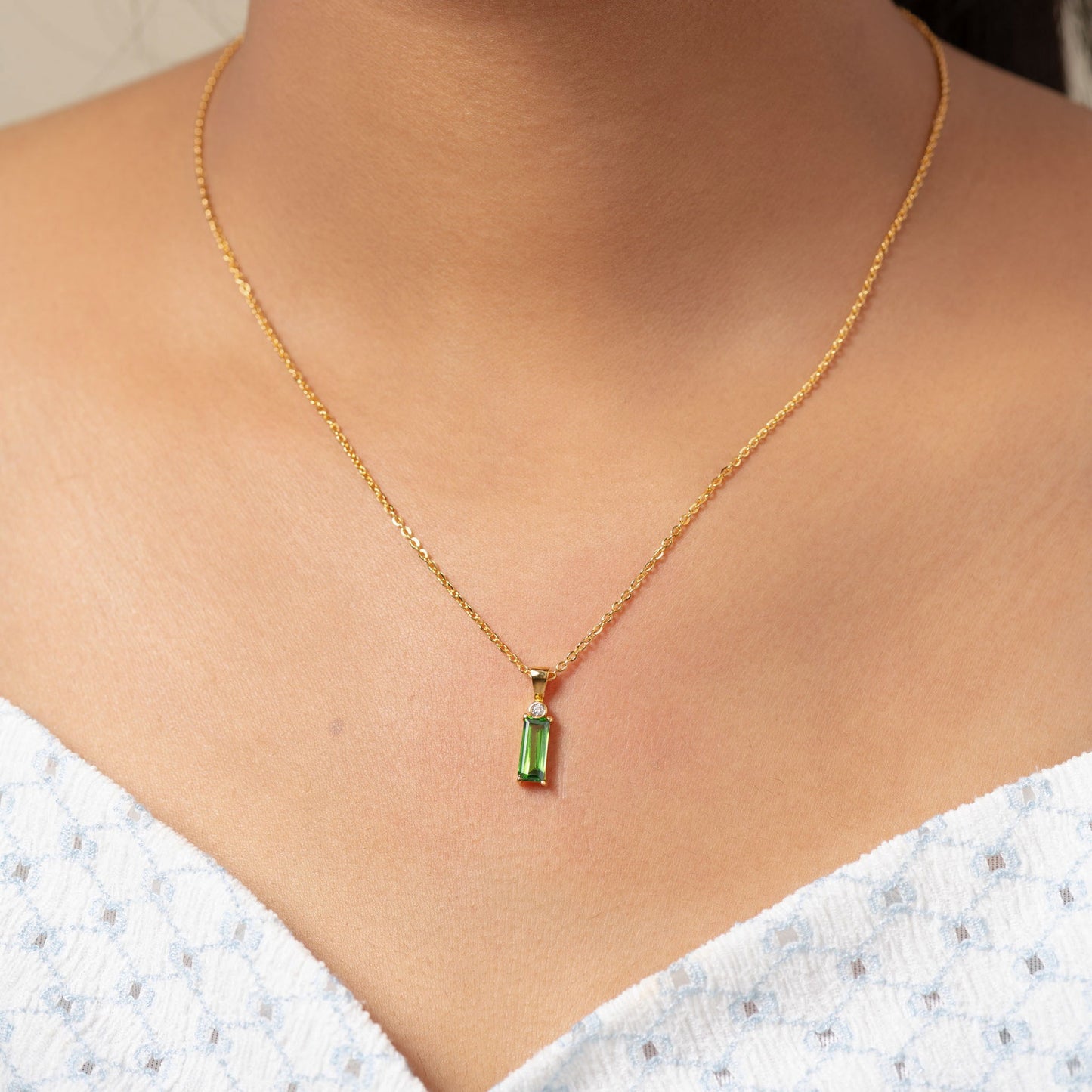 Timeless Emerald Elegance Pendant (Gold)