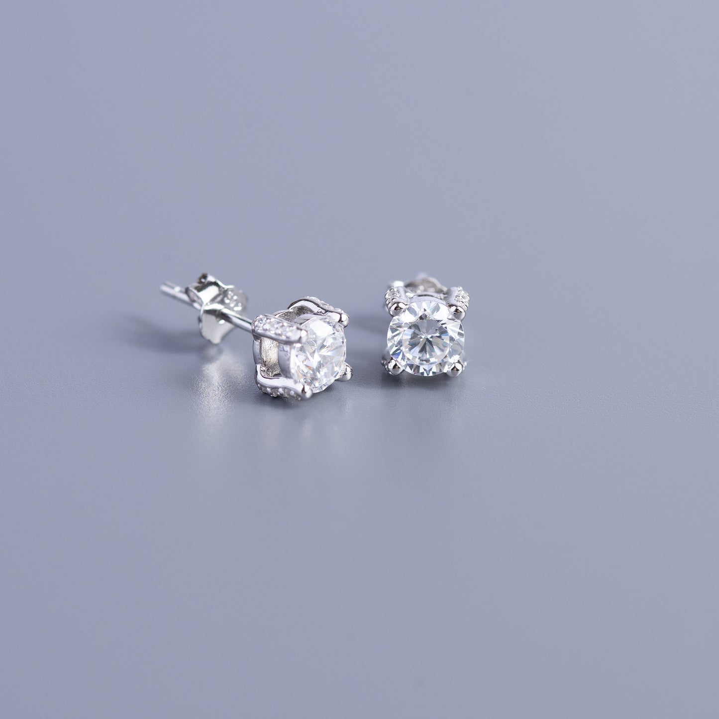 Twinkling Solitaire Stud