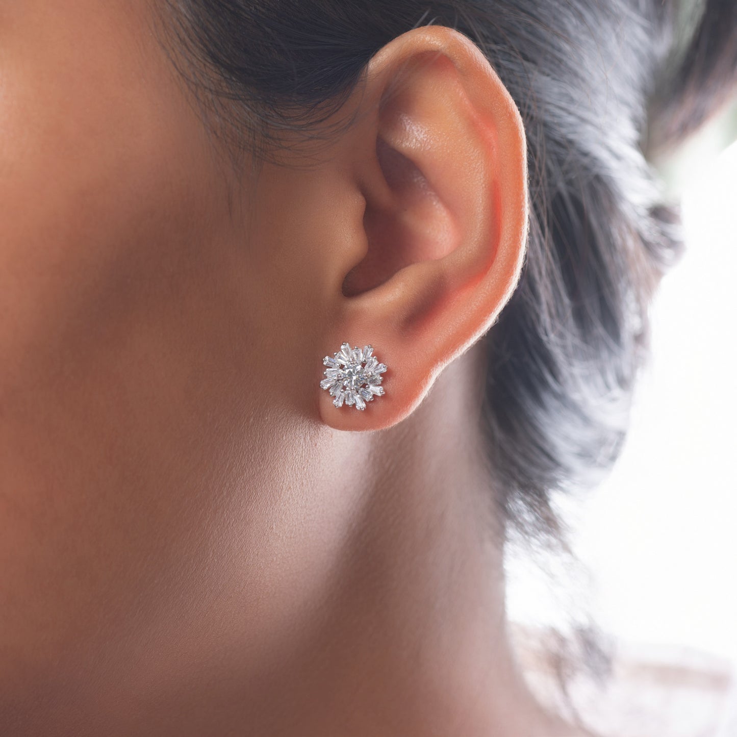 White Daisy Stud