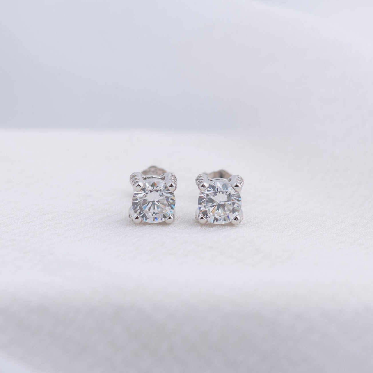 Twinkling Solitaire Stud