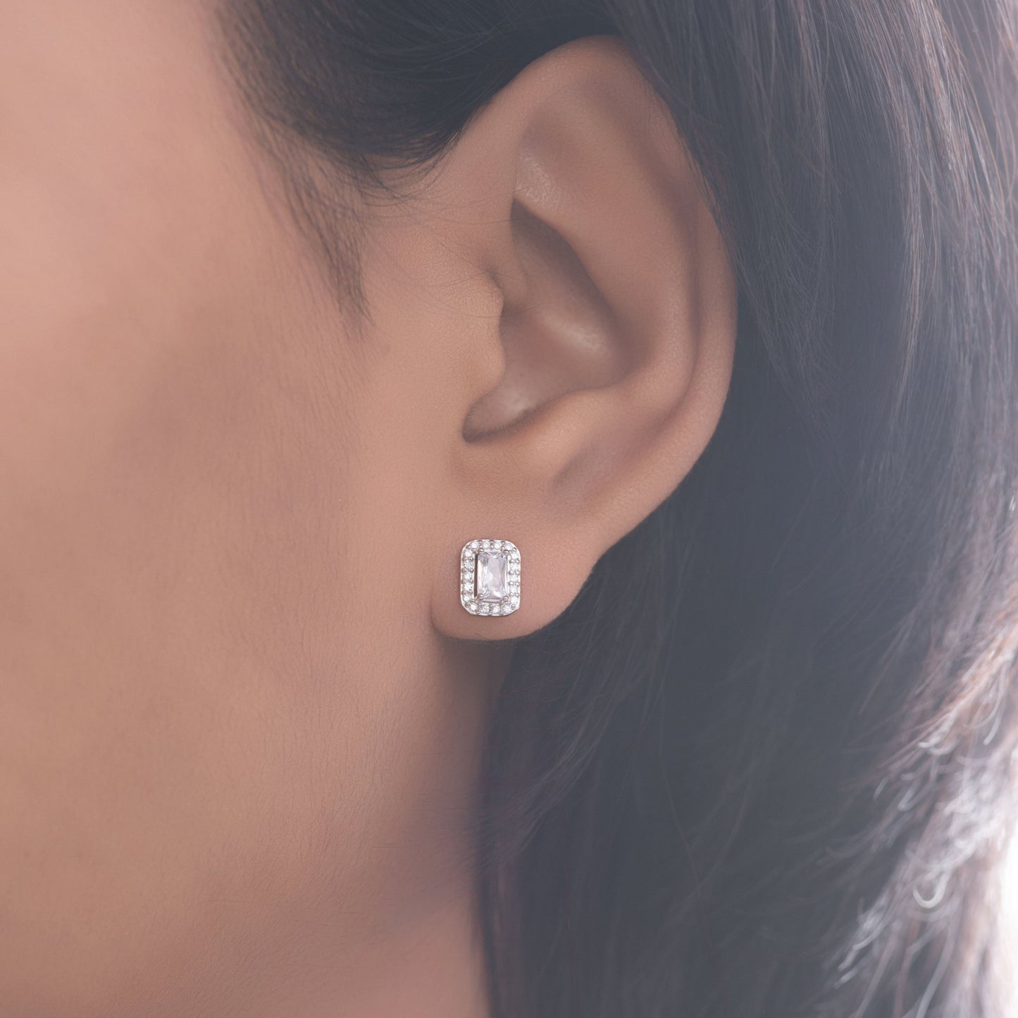 Vera Halo Stud