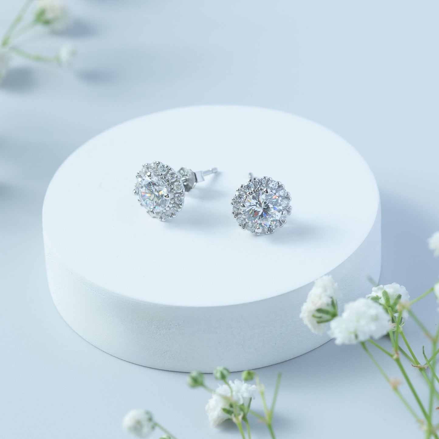 Ivaana Halo Solitaire Stud