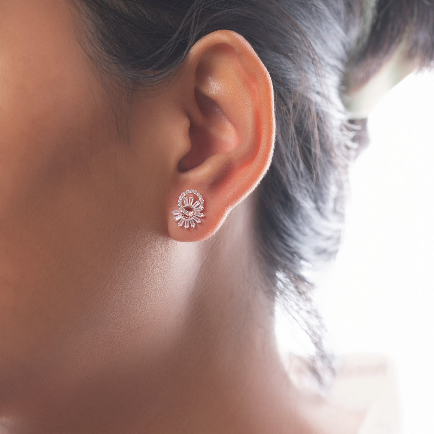 Pretty Silver Floral Stud